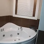 מלון Paralax 2*