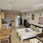 Paralax מלון 2*