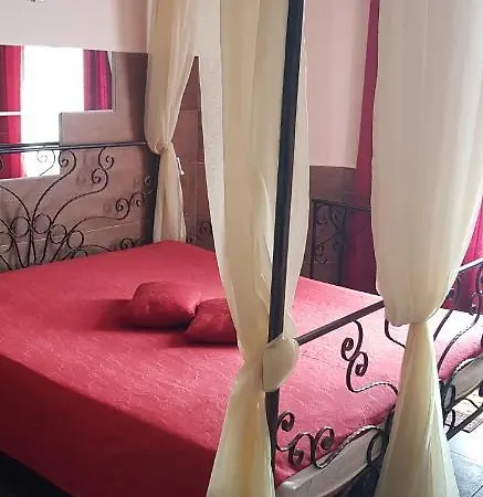 Paralax Hotel 2*