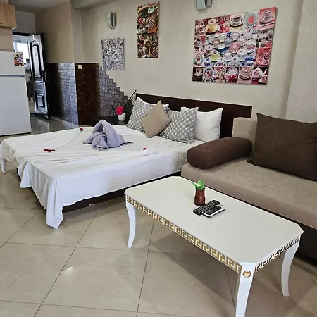 Hotel Paralax 2*