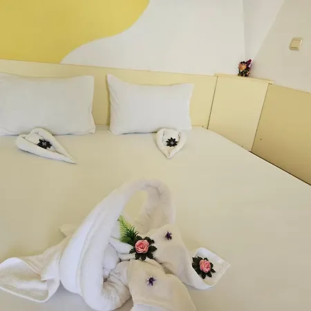 Paralax Hotel 2*